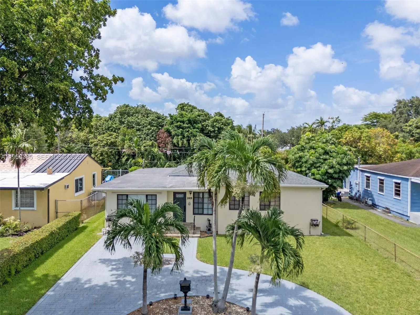 Foto de propiedad en 249 Carlisle Drive, Miami Springs, FL 33166 Miami Springs con MLS# 