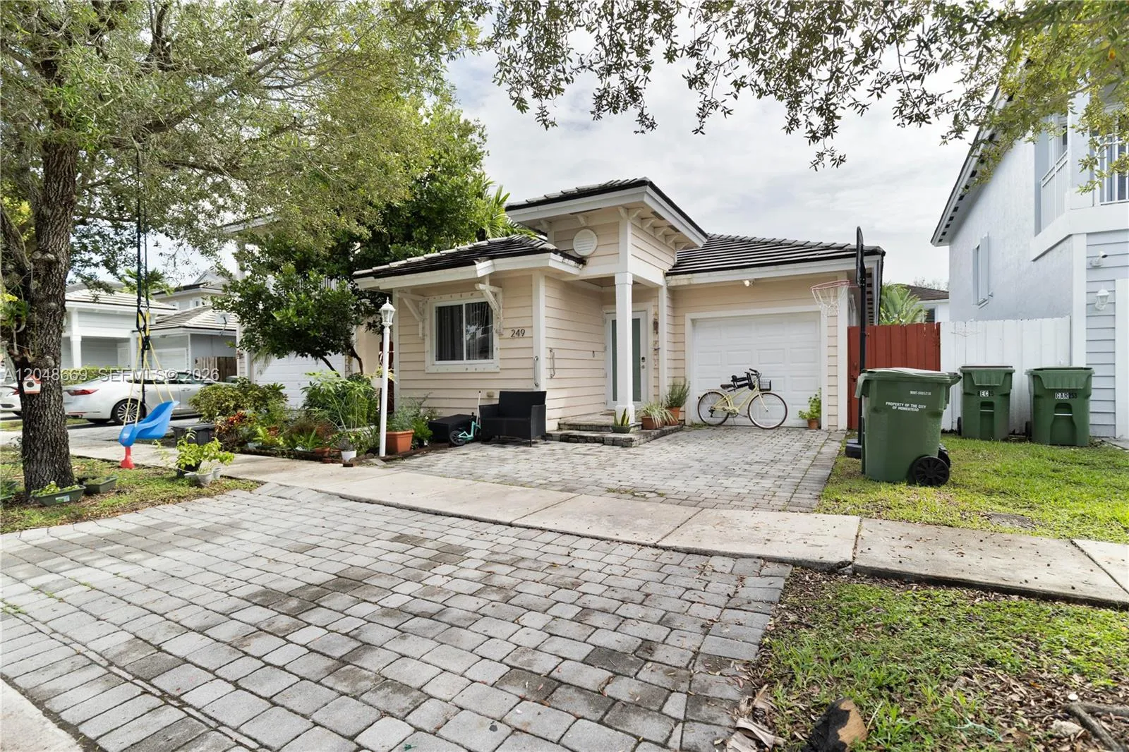 Foto de propiedad en 249 SE 32nd Avenue, Homestead, FL 33033 Homestead con MLS# 