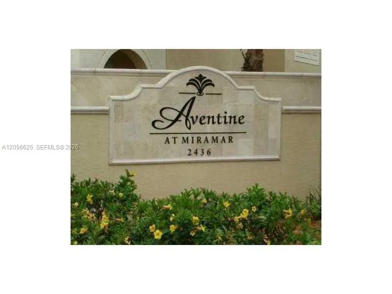 Foto de propiedad en 2494 Centergate Drive 103, Miramar, FL 33025 Miramar con MLS# 
