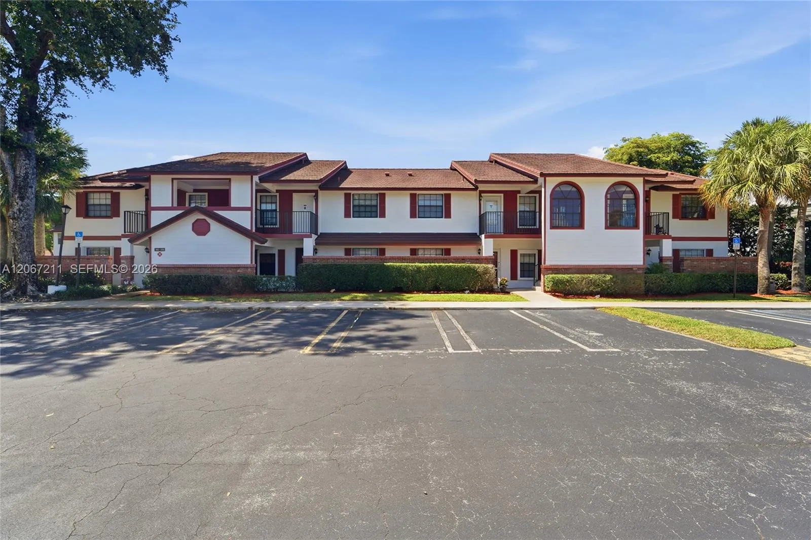 Foto de propiedad en 2496 NW 89th Drive 2496, Coral Springs, FL 33065 Coral Springs con MLS# 