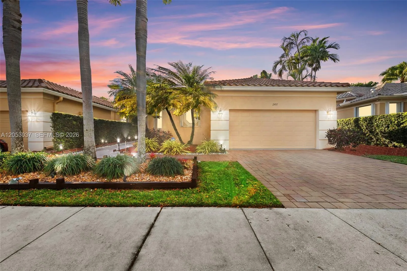 Foto de propiedad en 2497 Bay Isle Drive, Weston, FL 33327 Weston con MLS# 