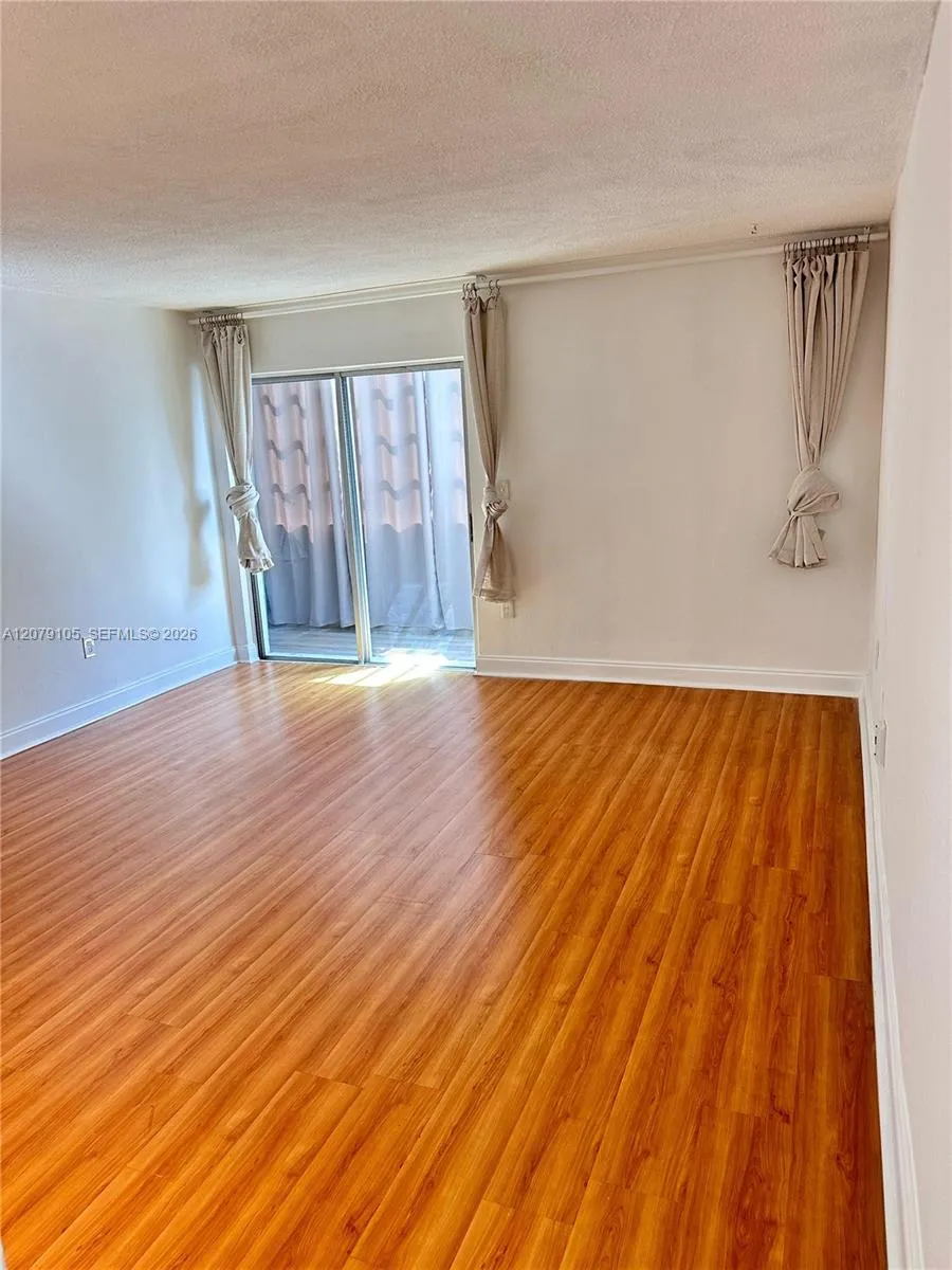 Foto de propiedad en 2498 SW 17th Avenue 4308, Miami, FL 33145 Miami con MLS# 