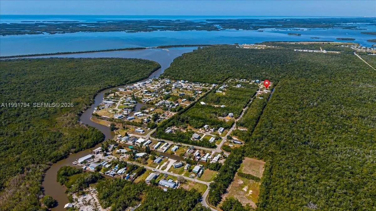 Foto de propiedad en 25 & 26 Plantation Drive, Everglades City, FL 34141 Everglades City con MLS# 