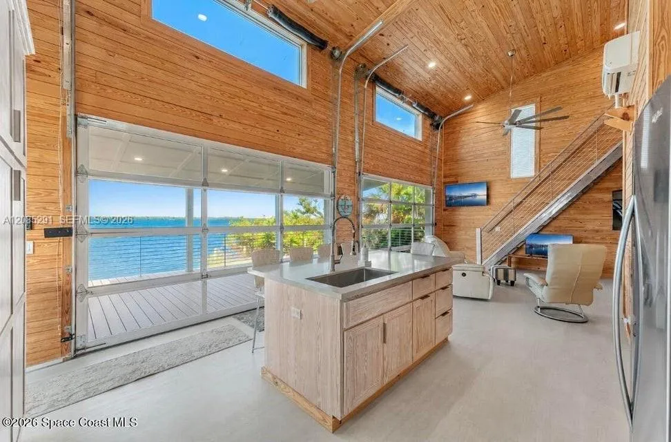 Foto de propiedad en 25 Vip Island Unit B, Grant Valkaria, FL 32949 Grant Valkaria con MLS# 