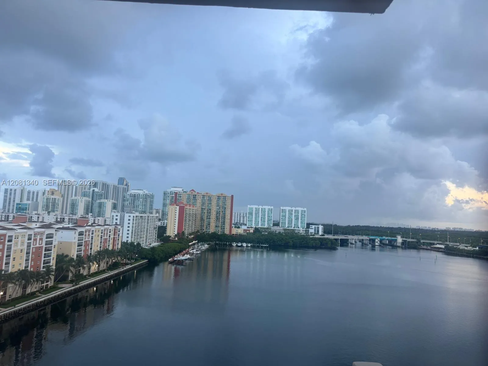 Foto de propiedad en 250 174th Street 1420, Sunny Isles Beach, FL 33160 Sunny Isles Beach con MLS# 