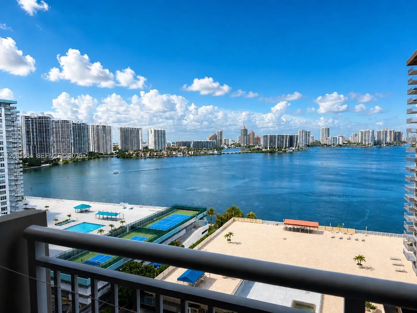 Foto de propiedad en 250 174th Street 1615, Sunny Isles Beach, FL 33160 Sunny Isles Beach con MLS# 