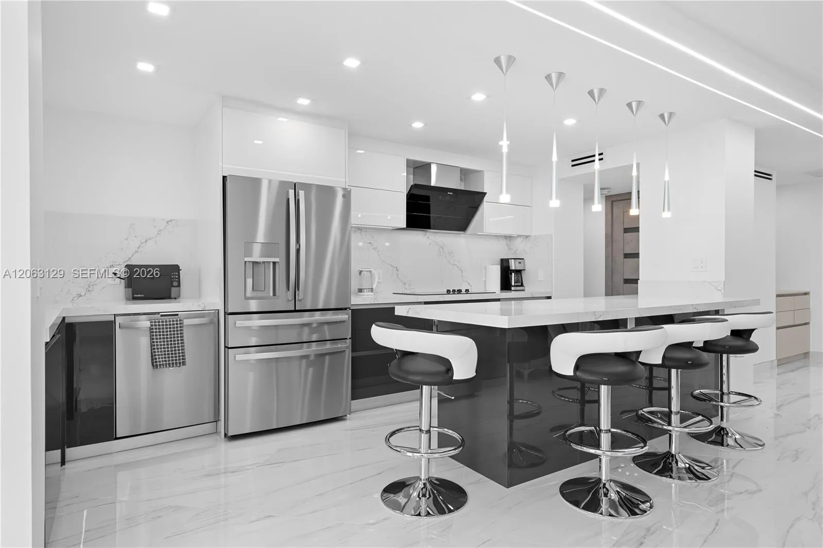 Foto de propiedad en 250 174th Street 1803, Sunny Isles Beach, FL 33160 Sunny Isles Beach con MLS# 
