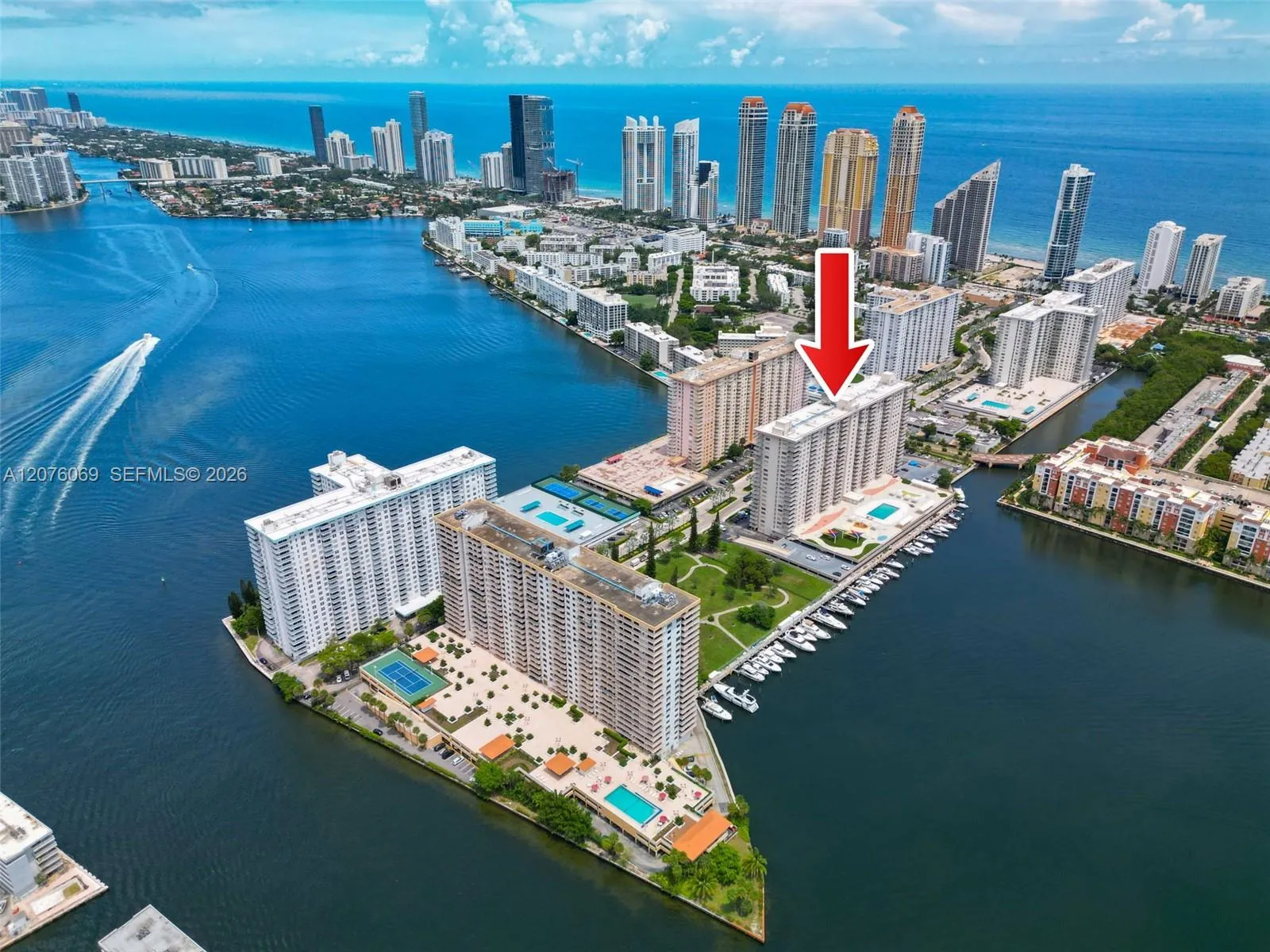 Foto de propiedad en 250 174th Street 2304, Sunny Isles Beach, FL 33160 Sunny Isles Beach con MLS# 
