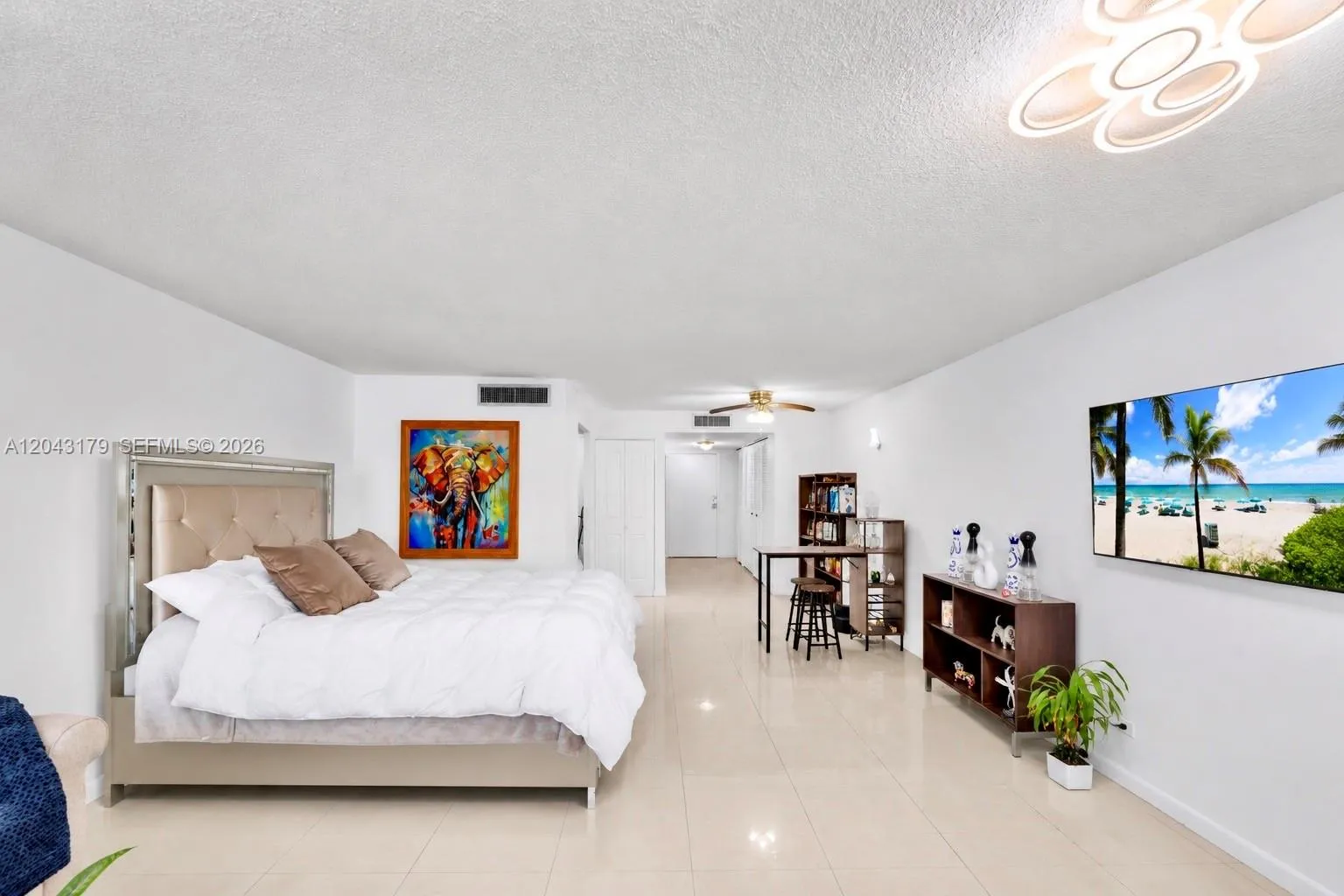 Foto de propiedad en 250 174th Street 810(Available Now), Sunny Isles Beach, FL 33160 Sunny Isles Beach con MLS# 