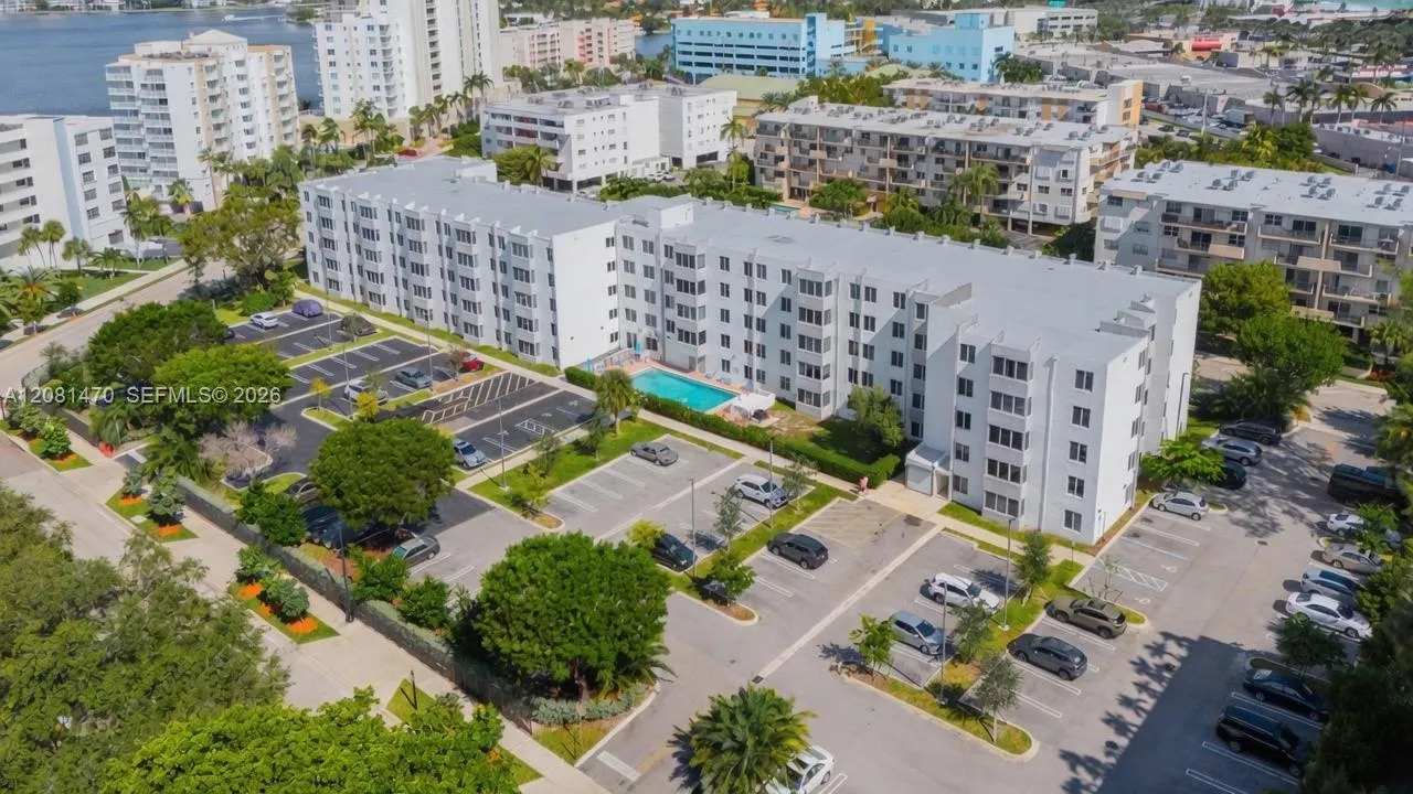 Foto de propiedad en 250 180th Drive 158, Sunny Isles Beach, FL 33160 Sunny Isles Beach con MLS# 