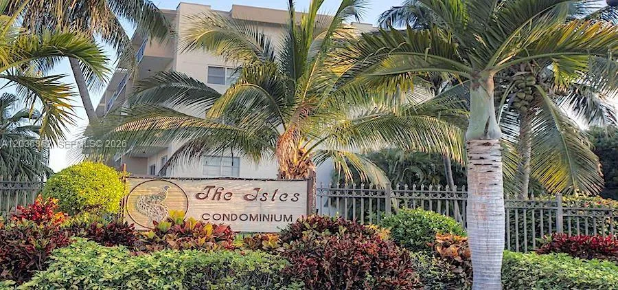 Foto de propiedad en 250 181st Drive 108, Sunny Isles Beach, FL 33160 Sunny Isles Beach con MLS# 