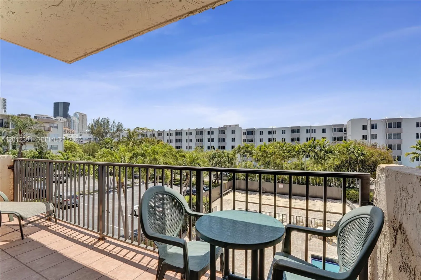 Foto de propiedad en 250 181st Drive 214, Sunny Isles Beach, FL 33160 Sunny Isles Beach con MLS# 