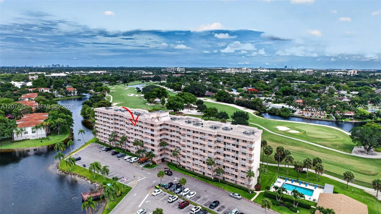 Foto de propiedad en 250 Jacaranda Drive 703, Plantation, FL 33324 Plantation con MLS# 
