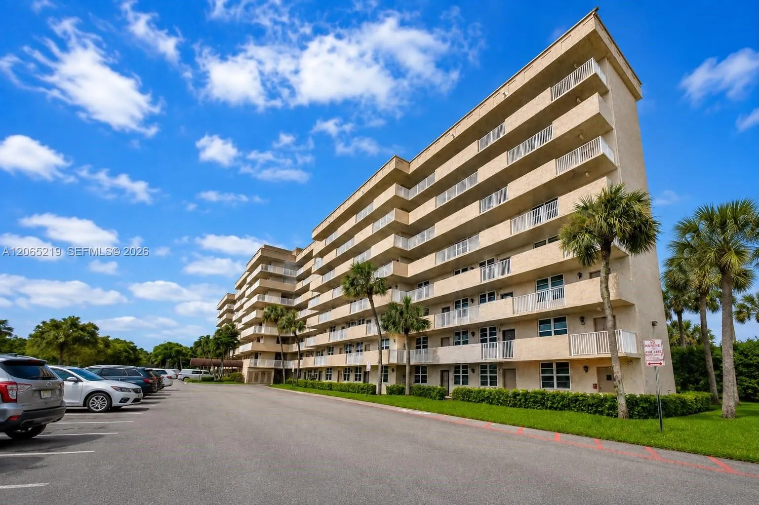 Foto de propiedad en 250 Jacaranda Drive 805, Plantation, FL 33324 Plantation con MLS# 