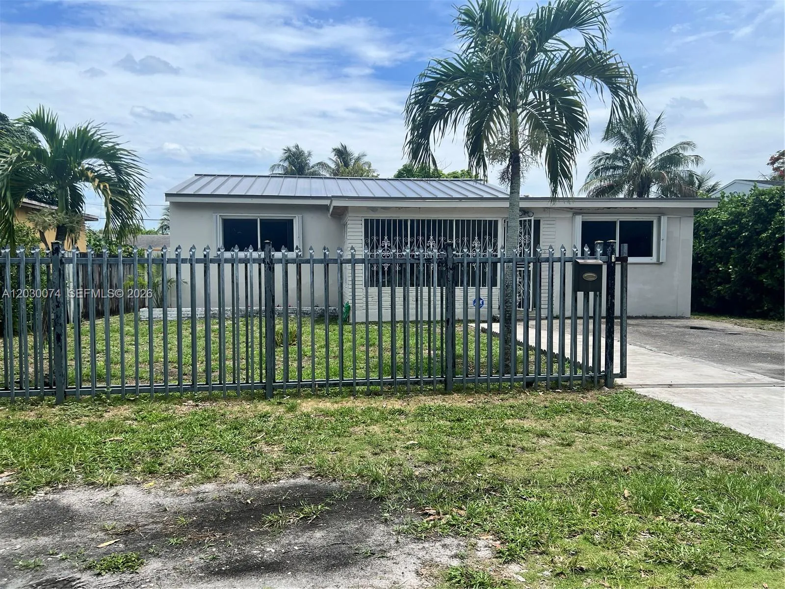 Foto de propiedad en 250 NE 160th Street, Miami, FL 33162 Miami con MLS# 