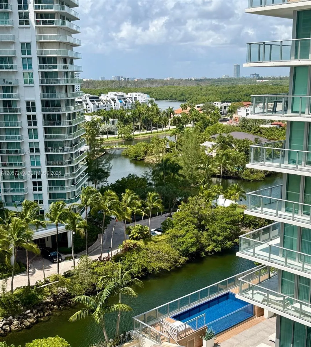 Foto de propiedad en 250 Sunny Isles Boulevard 3-1203, Sunny Isles Beach, FL 33160 Sunny Isles Beach con MLS# 