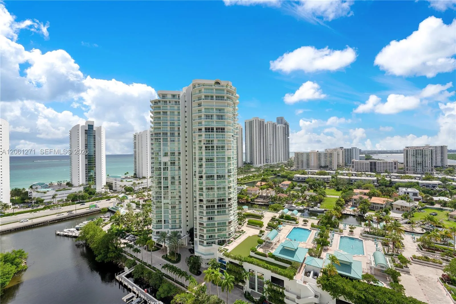Foto de propiedad en 250 Sunny Isles Boulevard 3-PH5, Sunny Isles Beach, FL 33160 Sunny Isles Beach con MLS# 