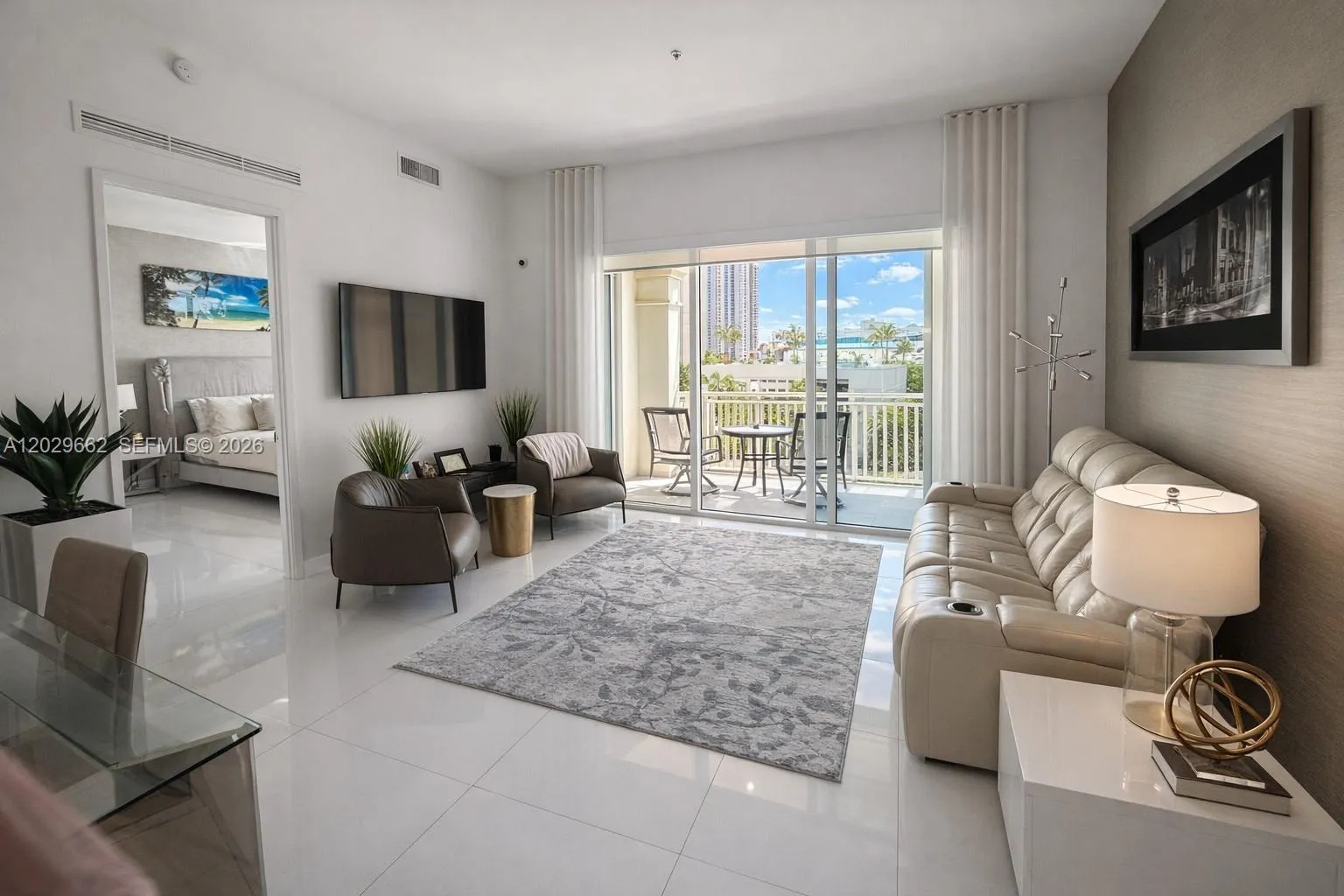 Foto de propiedad en 250 Sunny Isles Boulevard TH-407, Sunny Isles Beach, FL 33160 Sunny Isles Beach con MLS# 