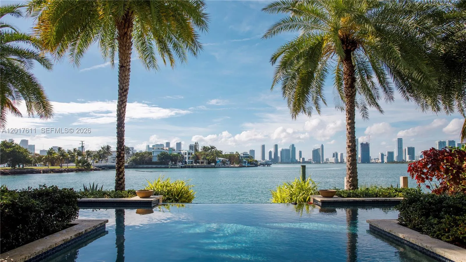 Foto de propiedad en 250 W San Marino Drive, Miami Beach, FL 33139 Miami Beach con MLS# 