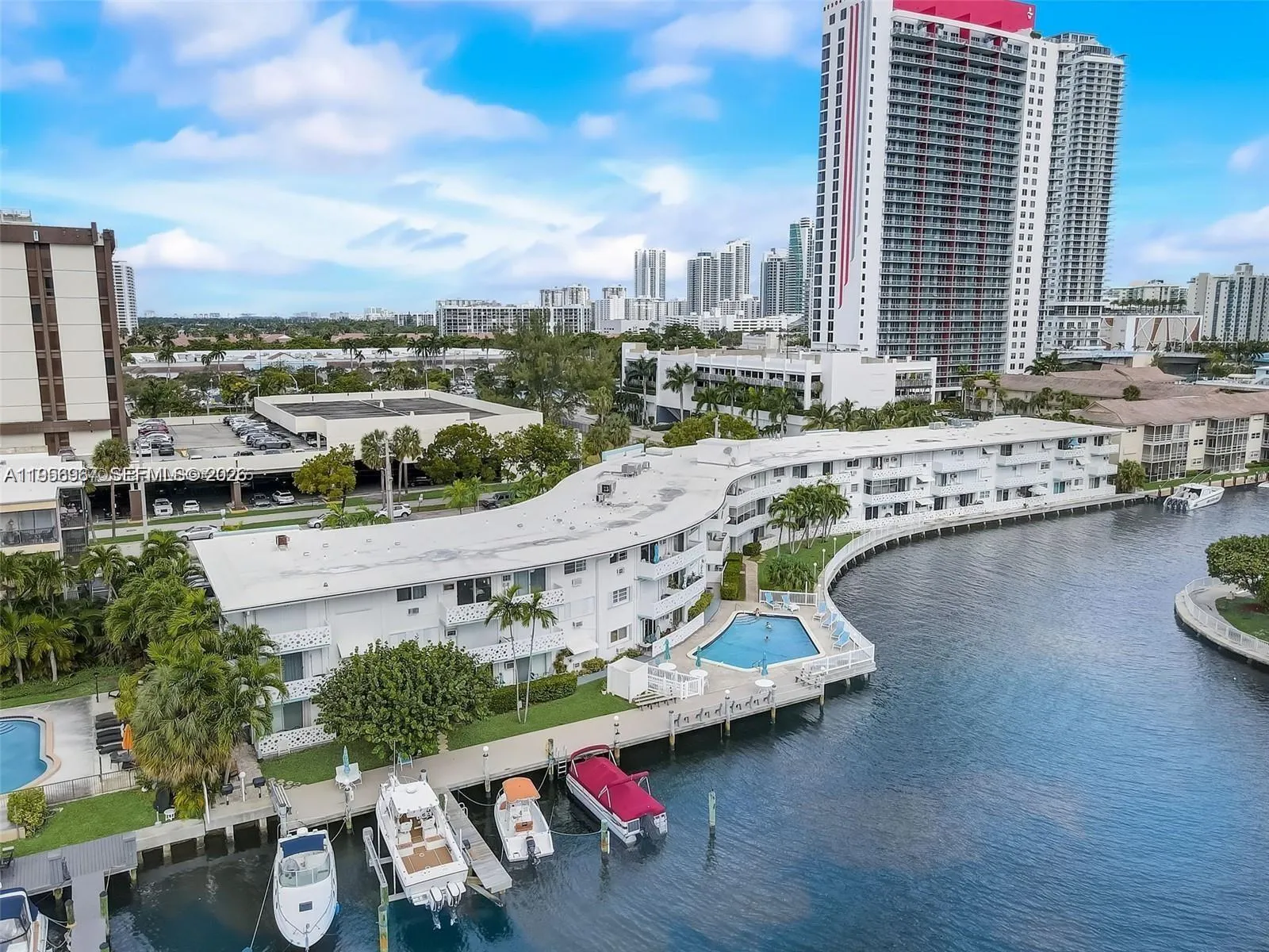 Foto de propiedad en 2500 Diana Drive 104, Hallandale Beach, FL 33009 Hallandale Beach con MLS# 