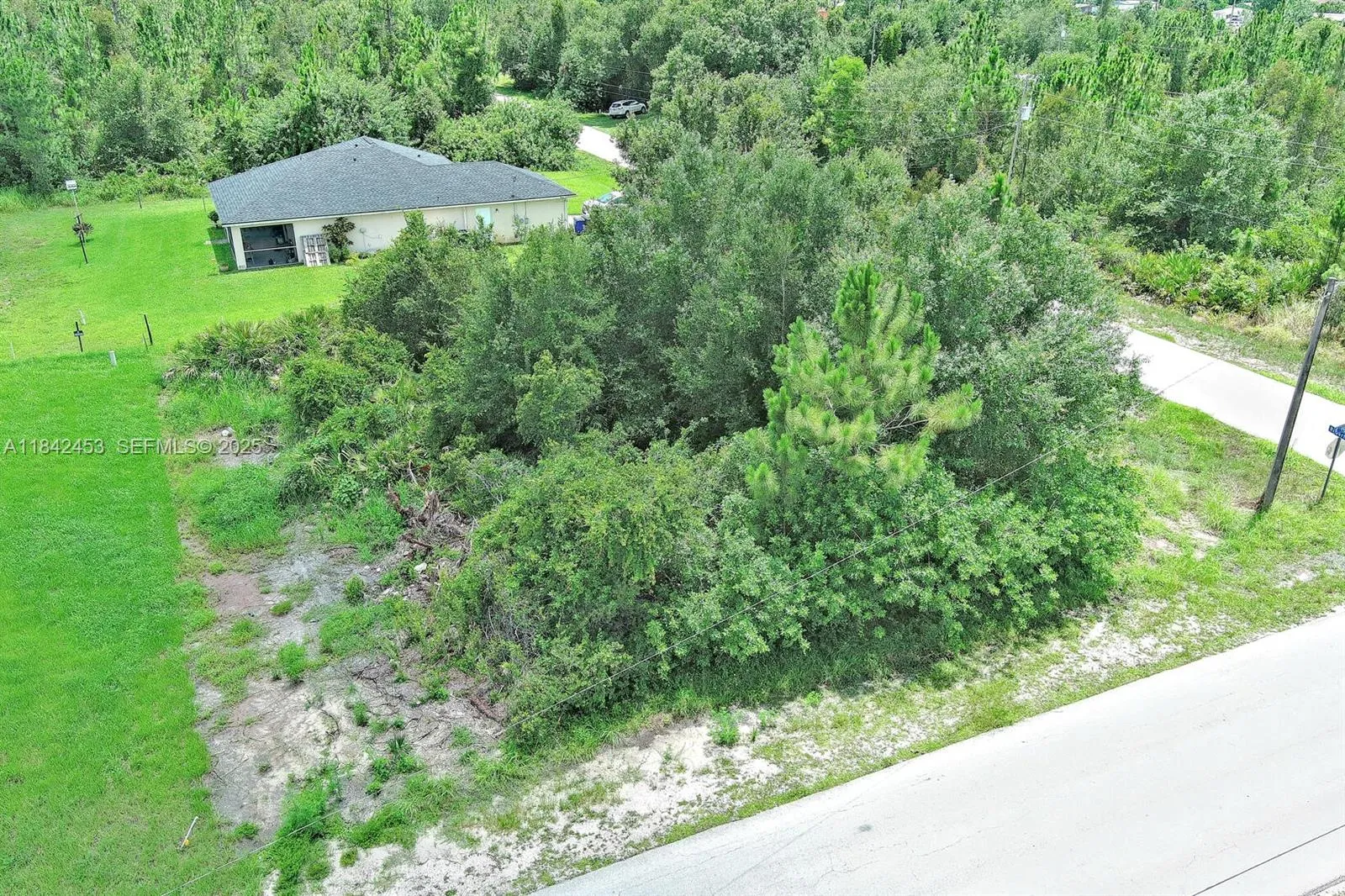 Foto de propiedad en 2500 E 10th Street, Lehigh Acres, FL 33936 Lehigh Acres con MLS# 