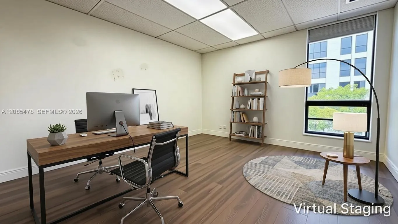 Foto de propiedad en 2500 Hollywood Boulevard 302, Hollywood, FL 33020 Hollywood con MLS# 