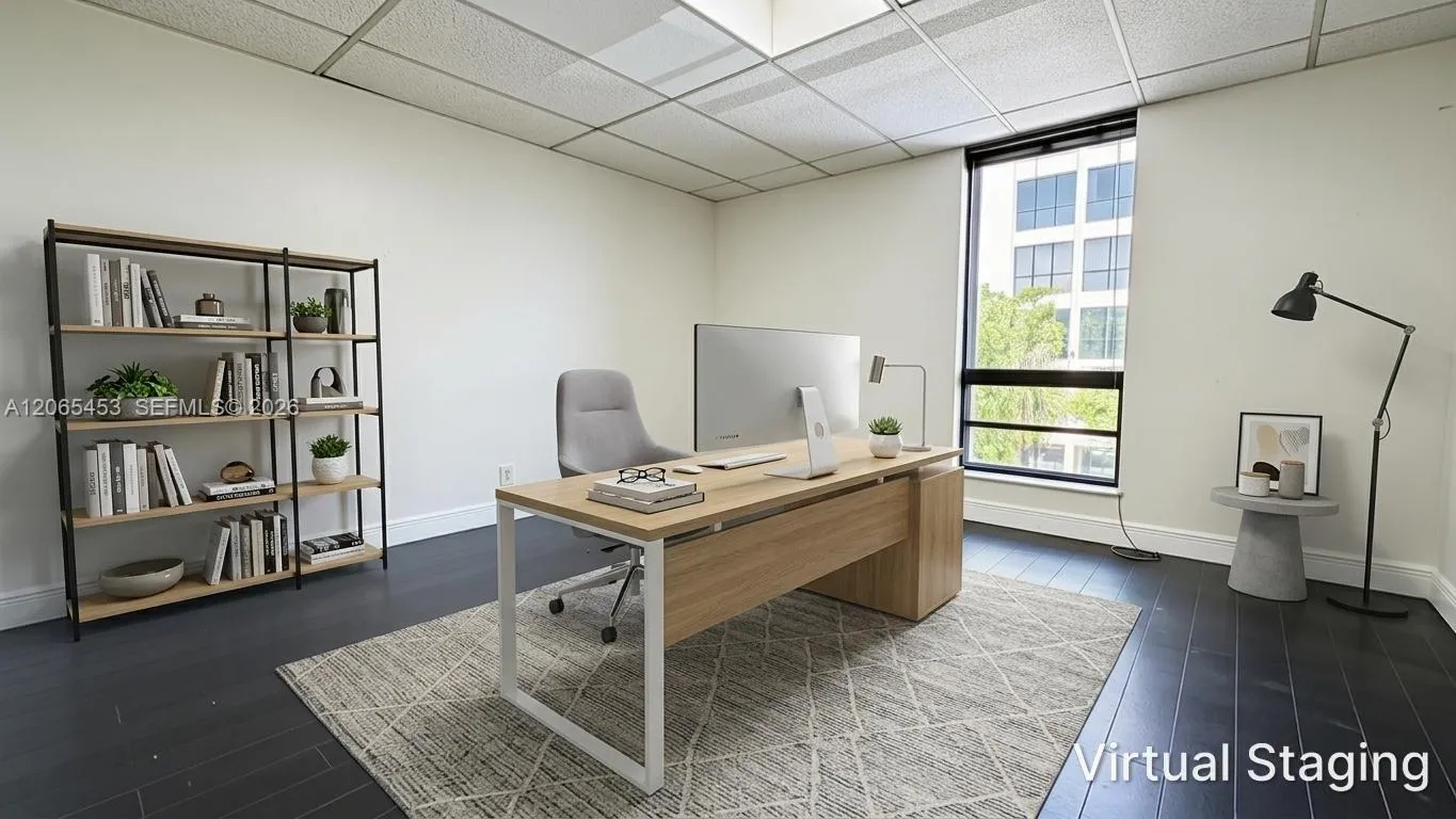 Foto de propiedad en 2500 Hollywood Boulevard 303, Hollywood, FL 33020 Hollywood con MLS# 