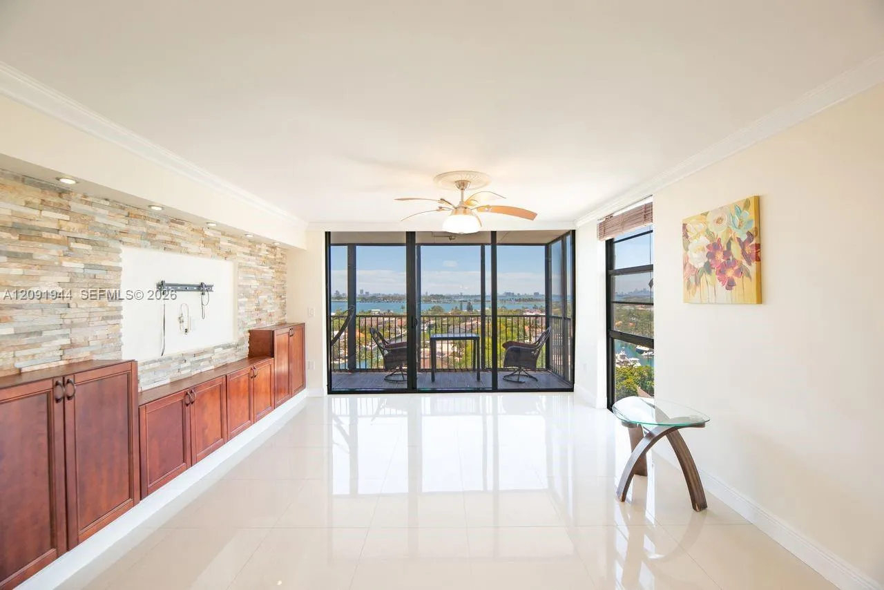En Renta 2500 NE 135th Street C1011, North Miami, FL 33181, North Miami, FL 33181