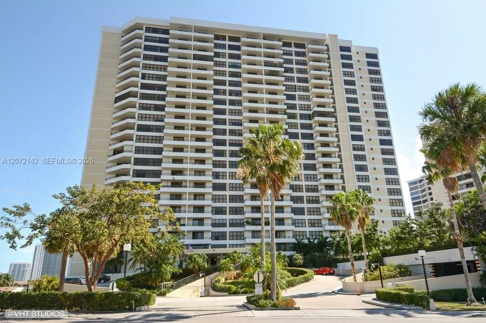 Foto de propiedad en 2500 Parkview Drive 1004, Hallandale Beach, FL 33009 Hallandale Beach con MLS# 