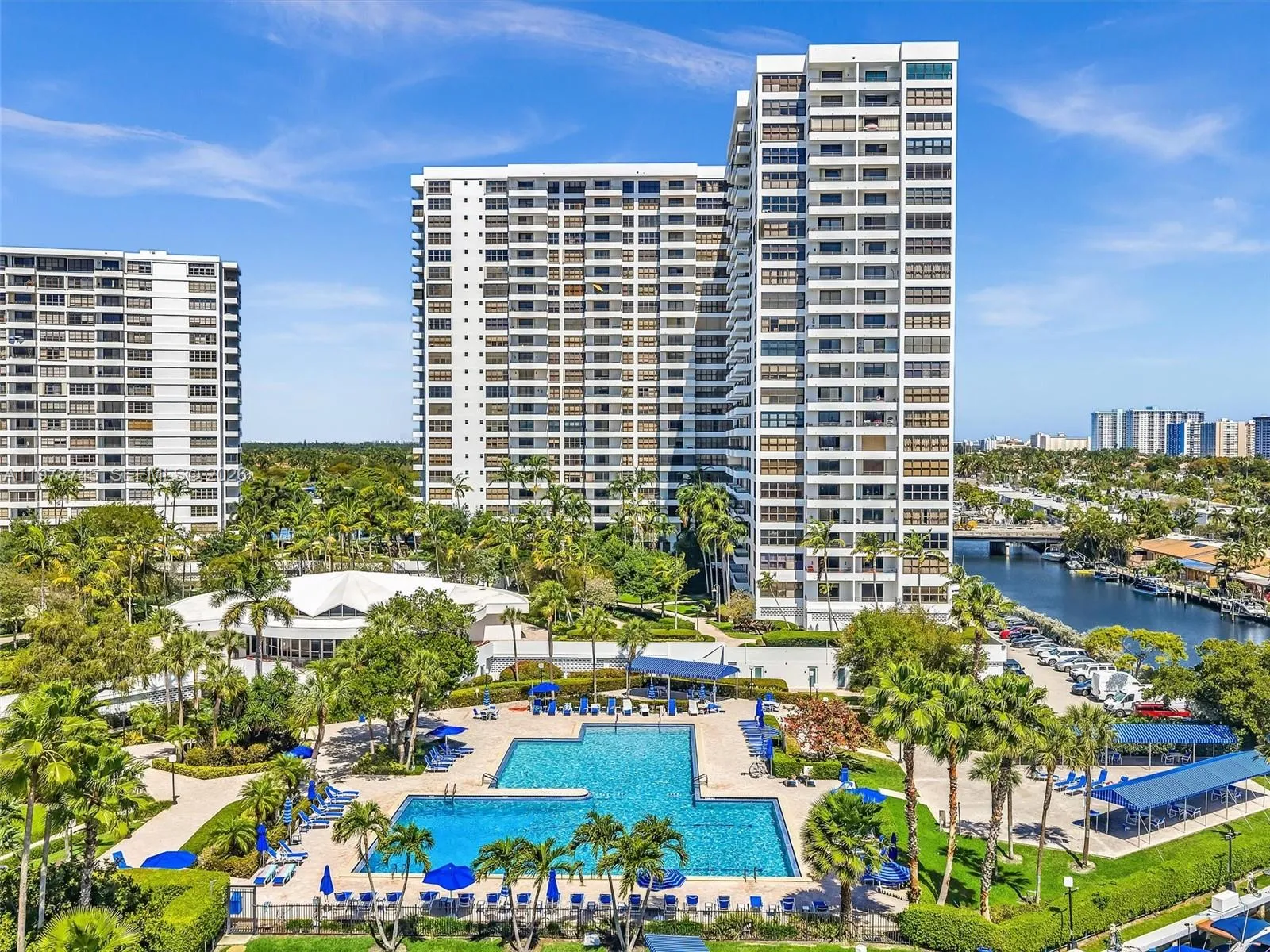 Foto de propiedad en 2500 Parkview Drive 1108, Hallandale Beach, FL 33009 Hallandale Beach con MLS# 