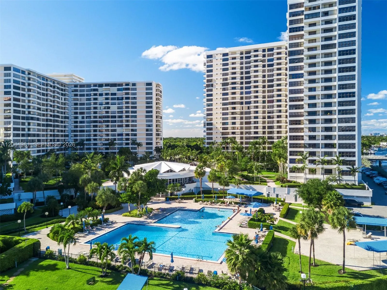 Foto de propiedad en 2500 Parkview Drive 1117, Hallandale Beach, FL 33009 Hallandale Beach con MLS# 