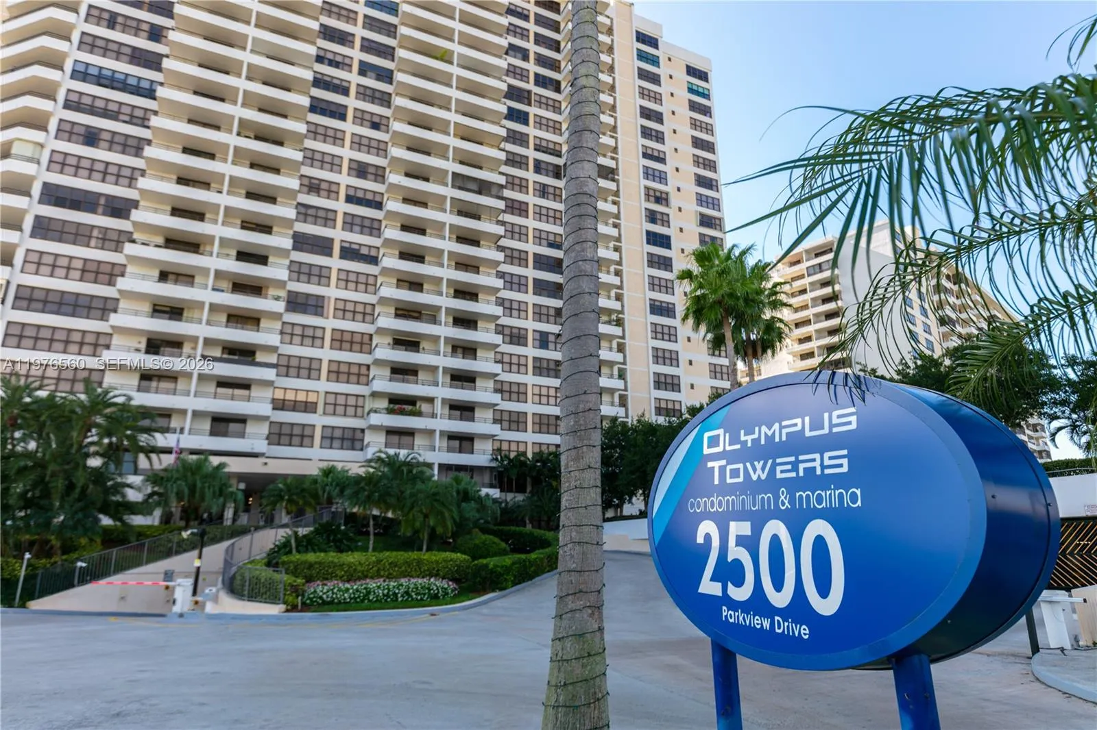 Foto de propiedad en 2500 Parkview Drive 1121, Hallandale Beach, FL 33009 Hallandale Beach con MLS# 