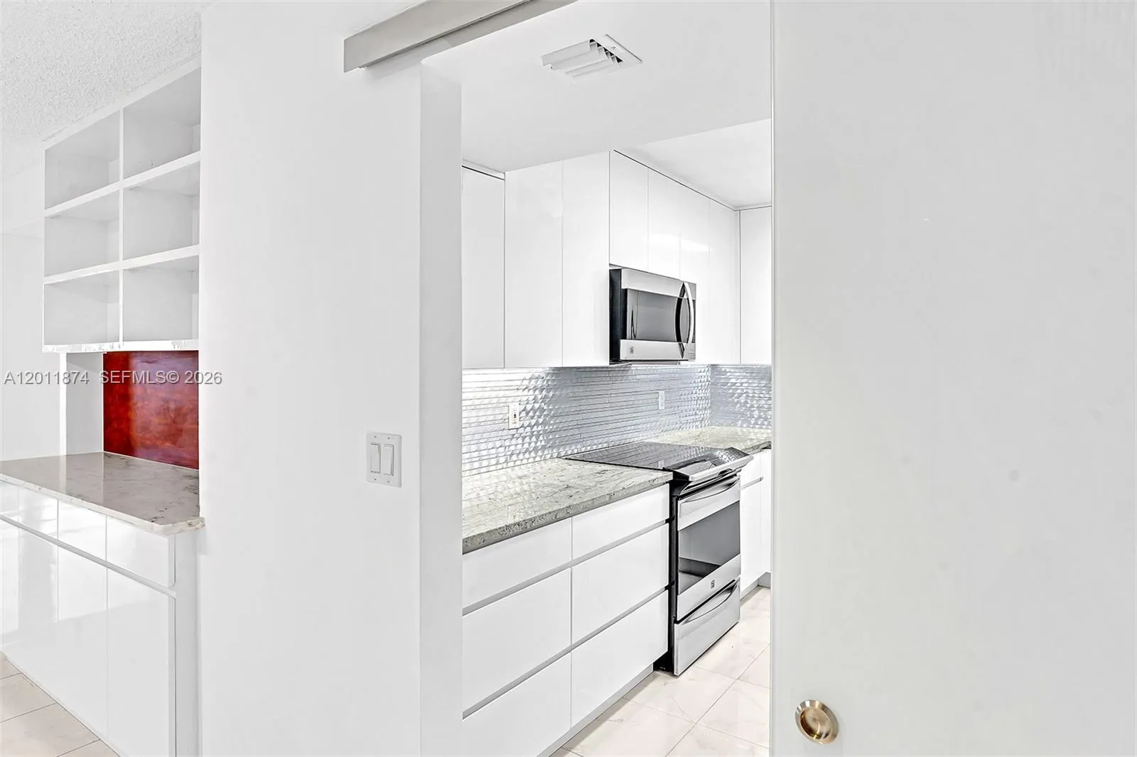 Foto de propiedad en 2500 Parkview Drive 1219, Hallandale Beach, FL 33009 Hallandale Beach con MLS# 