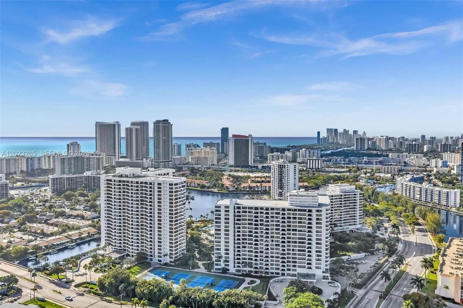 Foto de propiedad en 2500 Parkview Drive 1514, Hallandale Beach, FL 33009 Hallandale Beach con MLS# 