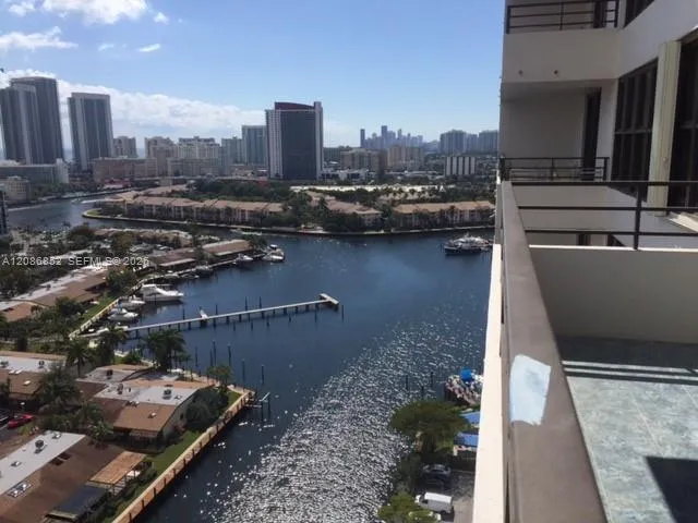 Foto de propiedad en 2500 Parkview Drive 2004, Hallandale Beach, FL 33009 Hallandale Beach con MLS#