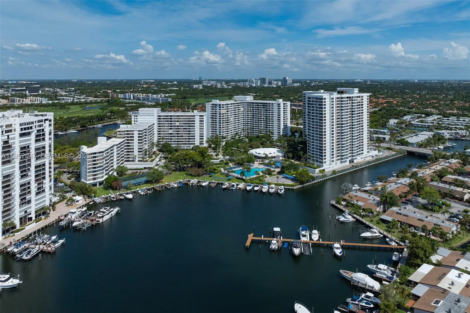 Foto de propiedad en 2500 Parkview Drive 2312, Hallandale Beach, FL 33009 Hallandale Beach con MLS# 