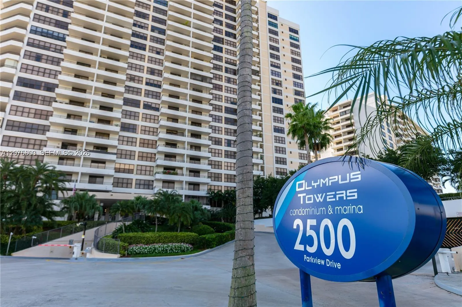 Foto de propiedad en 2500 Parkview Drive 2317, Hallandale Beach, FL 33009 Hallandale Beach con MLS# 