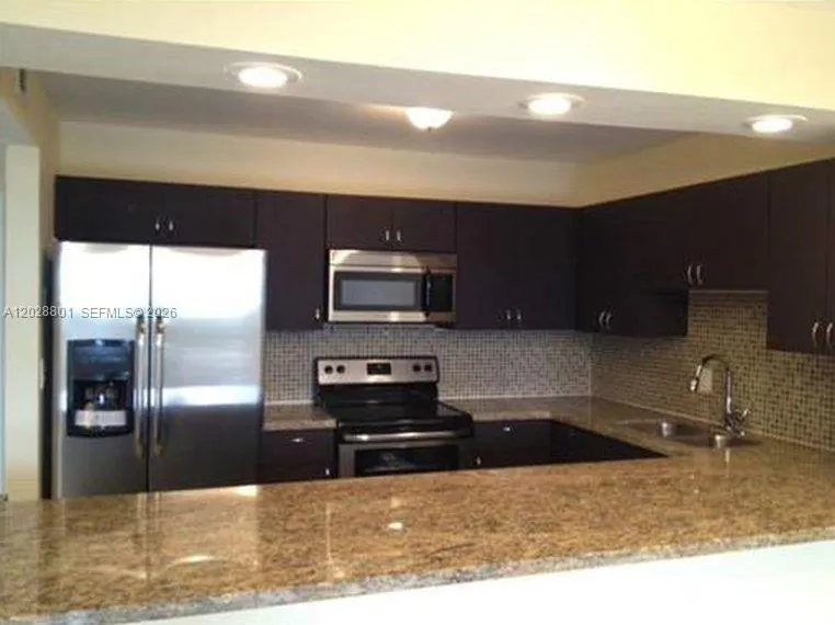 Foto de propiedad en 2500 Parkview Drive 307, Hallandale Beach, FL 33009 Hallandale Beach con MLS# 