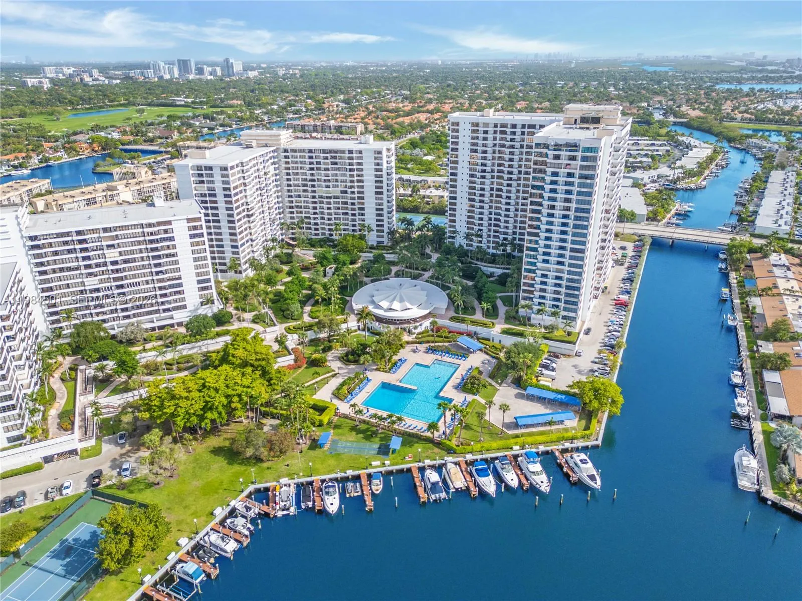 Foto de propiedad en 2500 Parkview Drive 509, Hallandale Beach, FL 33009 Hallandale Beach con MLS#