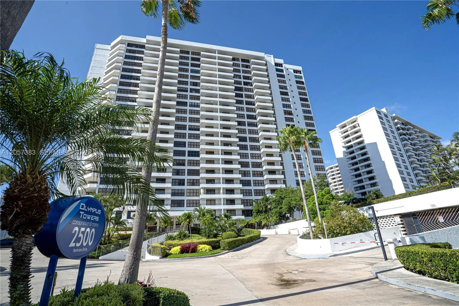 Foto de propiedad en 2500 Parkview Drive 616, Hallandale Beach, FL 33009 Hallandale Beach con MLS# 