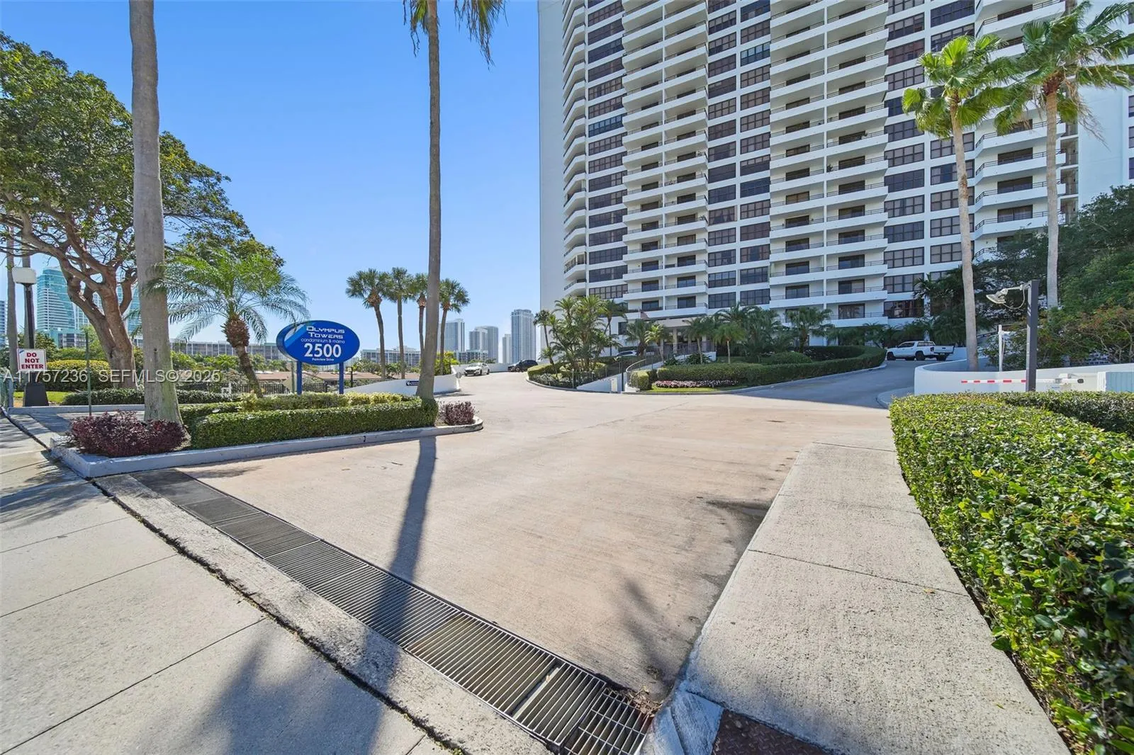Foto de propiedad en 2500 Parkview Drive 812, Hallandale Beach, FL 33009 Hallandale Beach con MLS# 