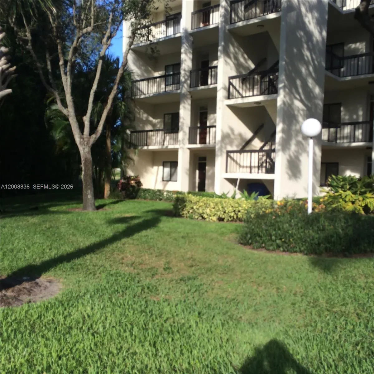 Foto de propiedad en 2500 Presidential Way 101, West Palm Beach, FL 33401 West Palm Beach con MLS# 