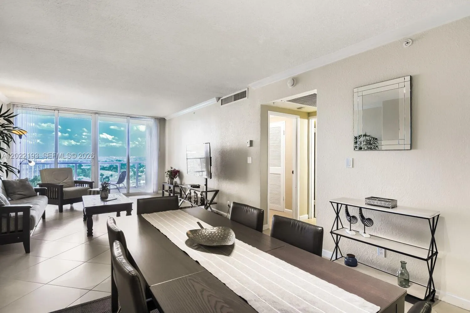Foto de propiedad en 2501 S Ocean Drive 1129 (AVAILABLE NOW-OCT), Hollywood, FL 33019 Hollywood con MLS#