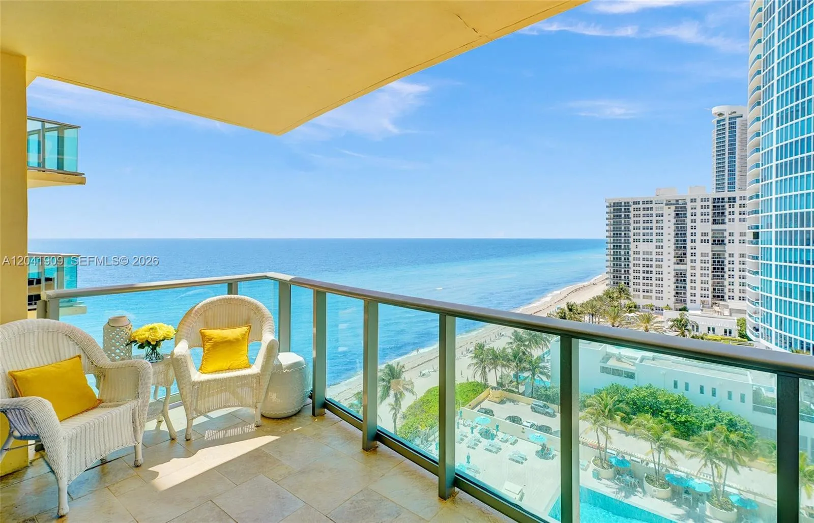 Foto de propiedad en 2501 S Ocean Drive 1212 (available Sep 2), Hollywood, FL 33019 Hollywood con MLS# 