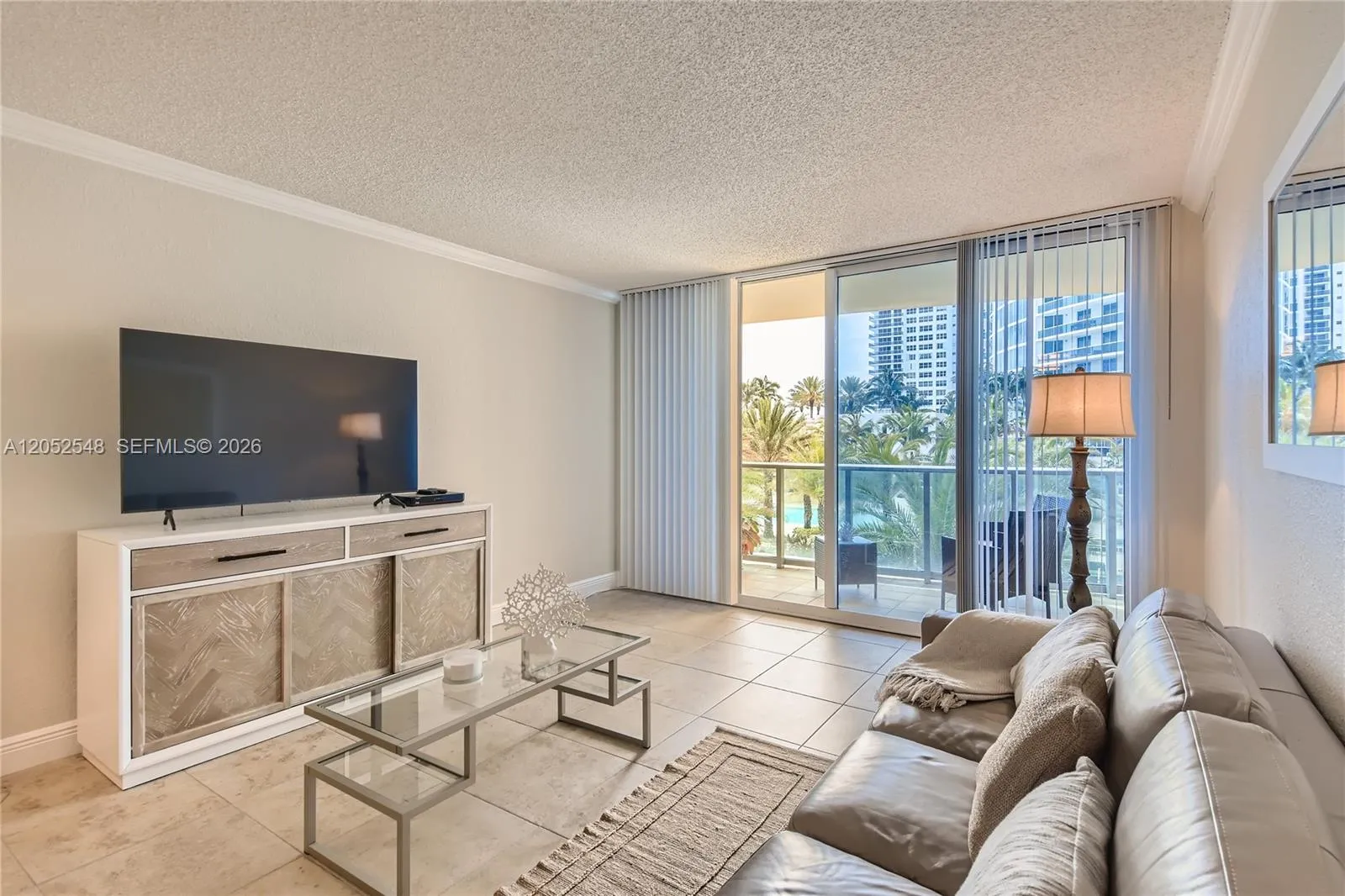Foto de propiedad en 2501 S Ocean Drive 316 (AVAILABLE NOW-11/30), Hollywood, FL 33019 Hollywood con MLS#