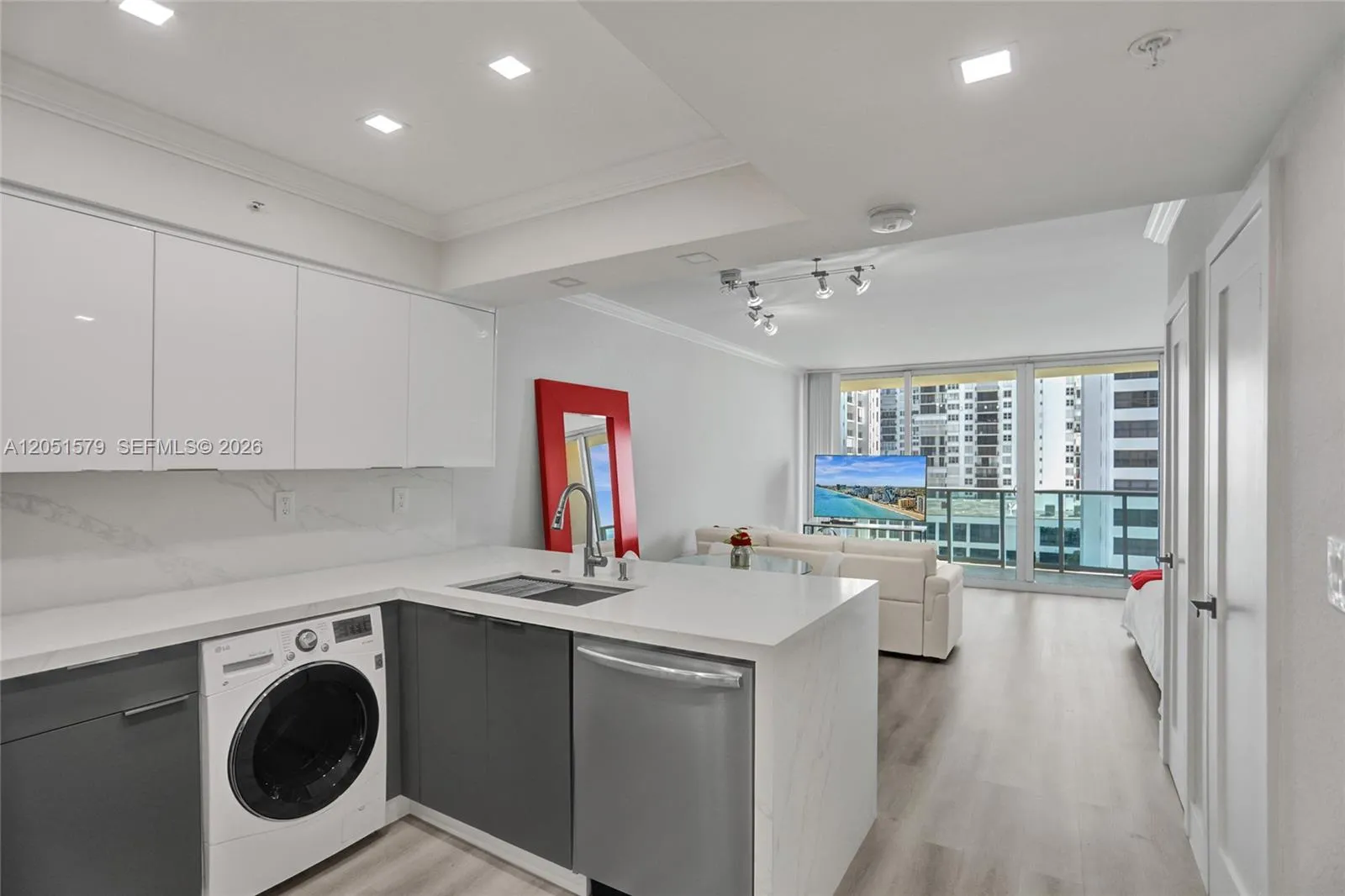 Foto de propiedad en 2501 S Ocean Drive 704 (available now), Hollywood, FL 33019 Hollywood con MLS# 