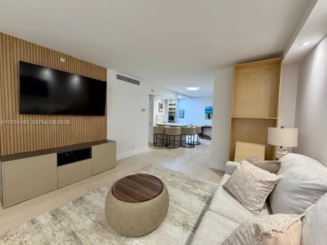 Foto de propiedad en 2501 S Ocean Drive 833 (AVAILABLE NOW-DEC), Hollywood, FL 33019 Hollywood con MLS#