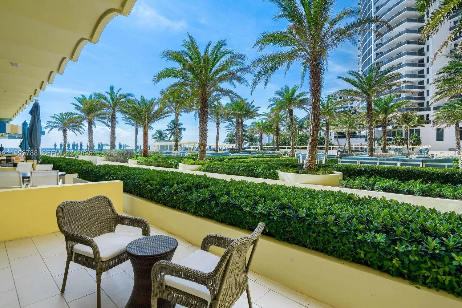 Foto de propiedad en 2501 S Ocean Drive L16 (AVAILABLE NOW-OCT), Hollywood, FL 33019 Hollywood con MLS#