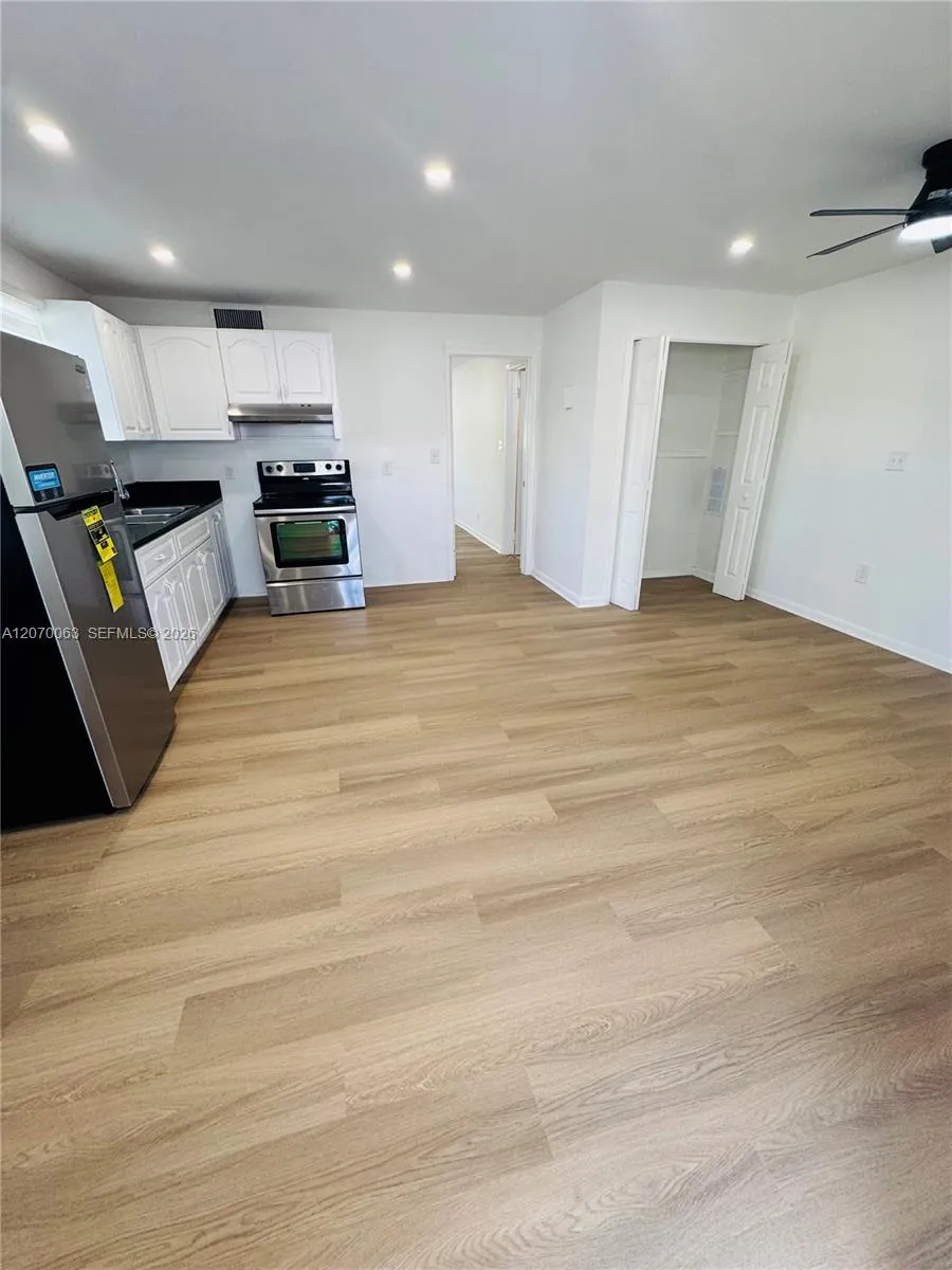 Foto de propiedad en 2502 Harding Street 2, Hollywood, FL 33020 Hollywood con MLS# 
