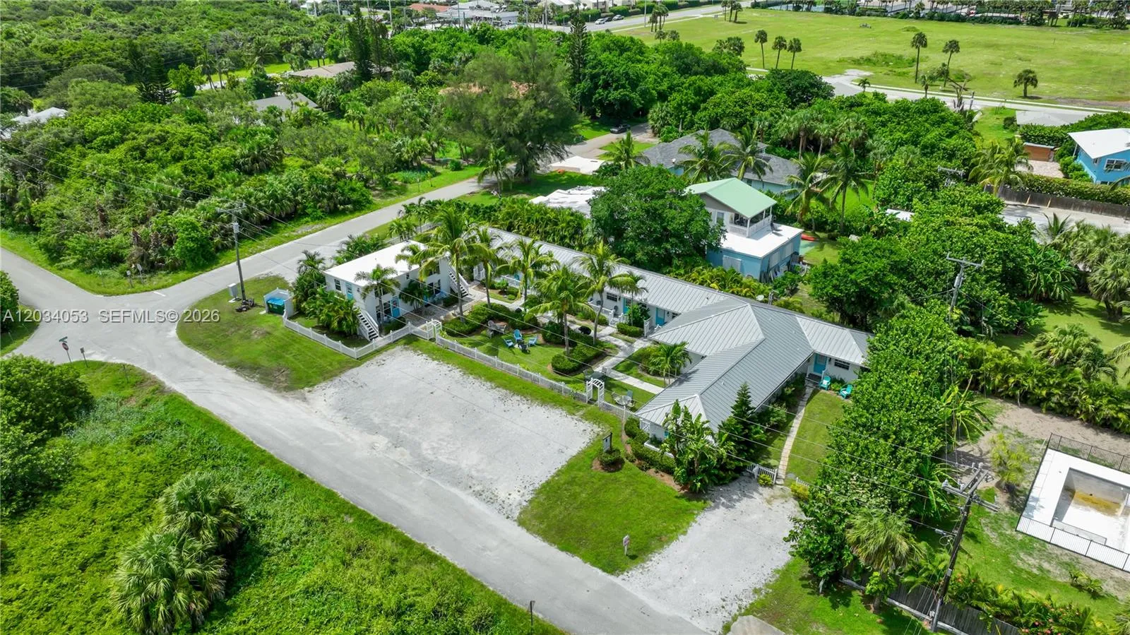 Foto de propiedad en 2502 Tamarind Drive, Fort Pierce, FL 34949 Fort Pierce con MLS# 
